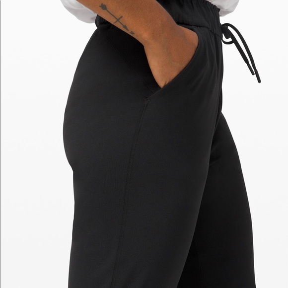 Lululemon On the Fly Crop Woven High-Rise Pants 23” Size